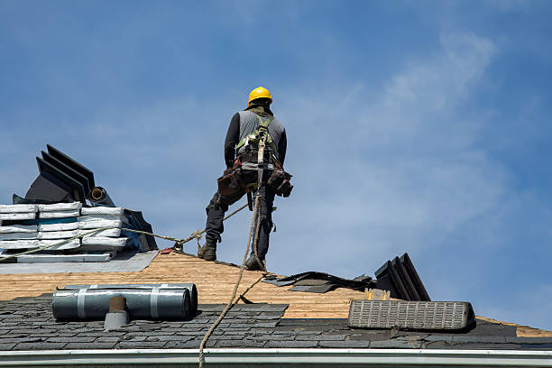 Professional Gutter Installation technician working in Manhattan, IL